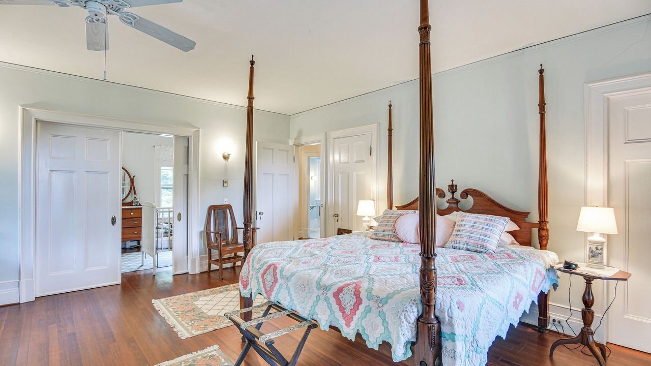 Photo of Bedroom in Saunderstown