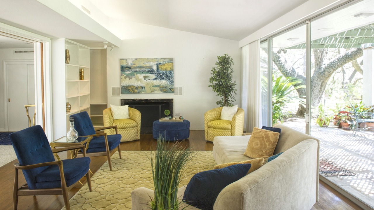 Photo of Livingroom in Medical Center District