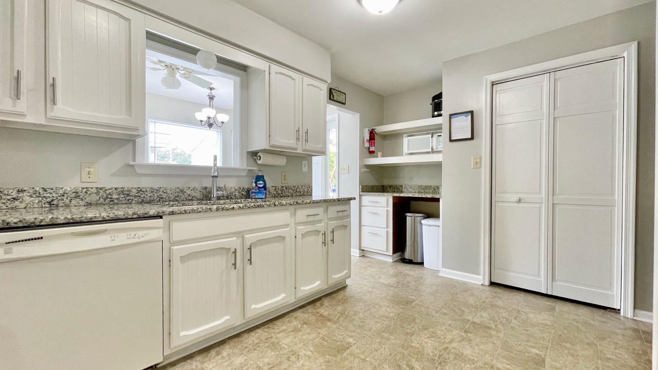Photo of Kitchen in Chic's Beach
