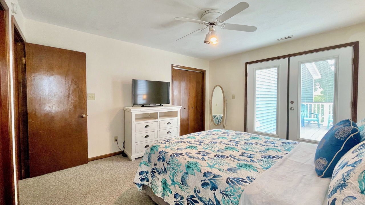 Photo of Bedroom in Chic's Beach