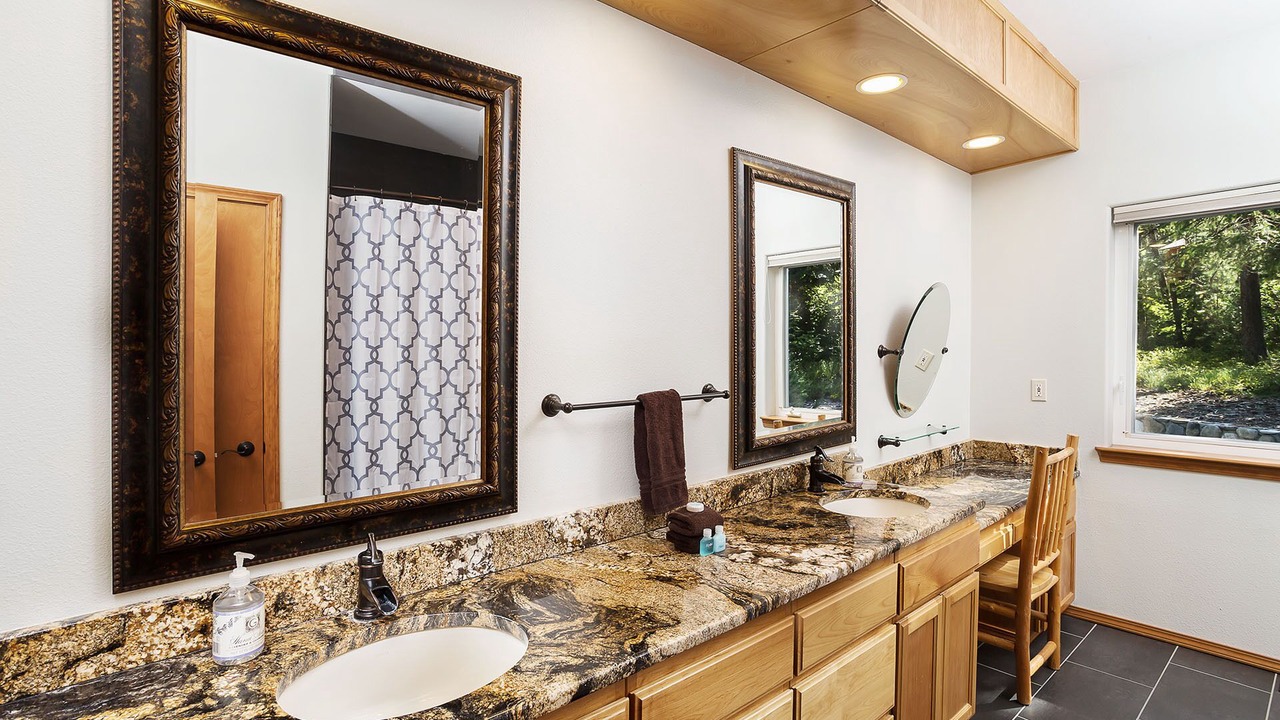 Photo of Bathroom in Ardenvoir