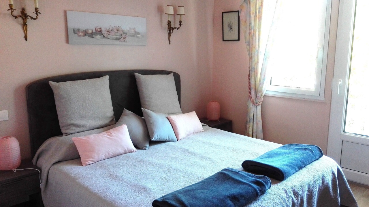 Photo of Bedroom in Carolles