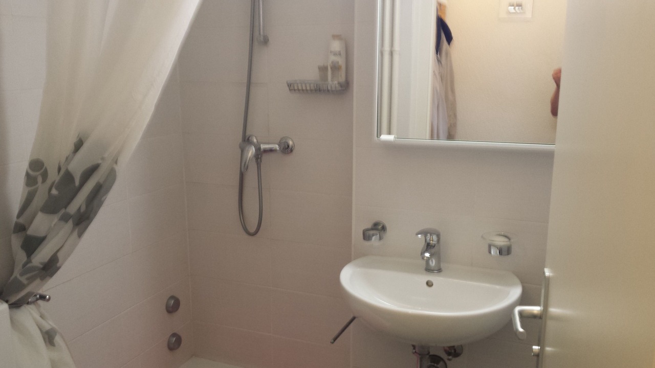 Photo of Bathroom in Plainpalais