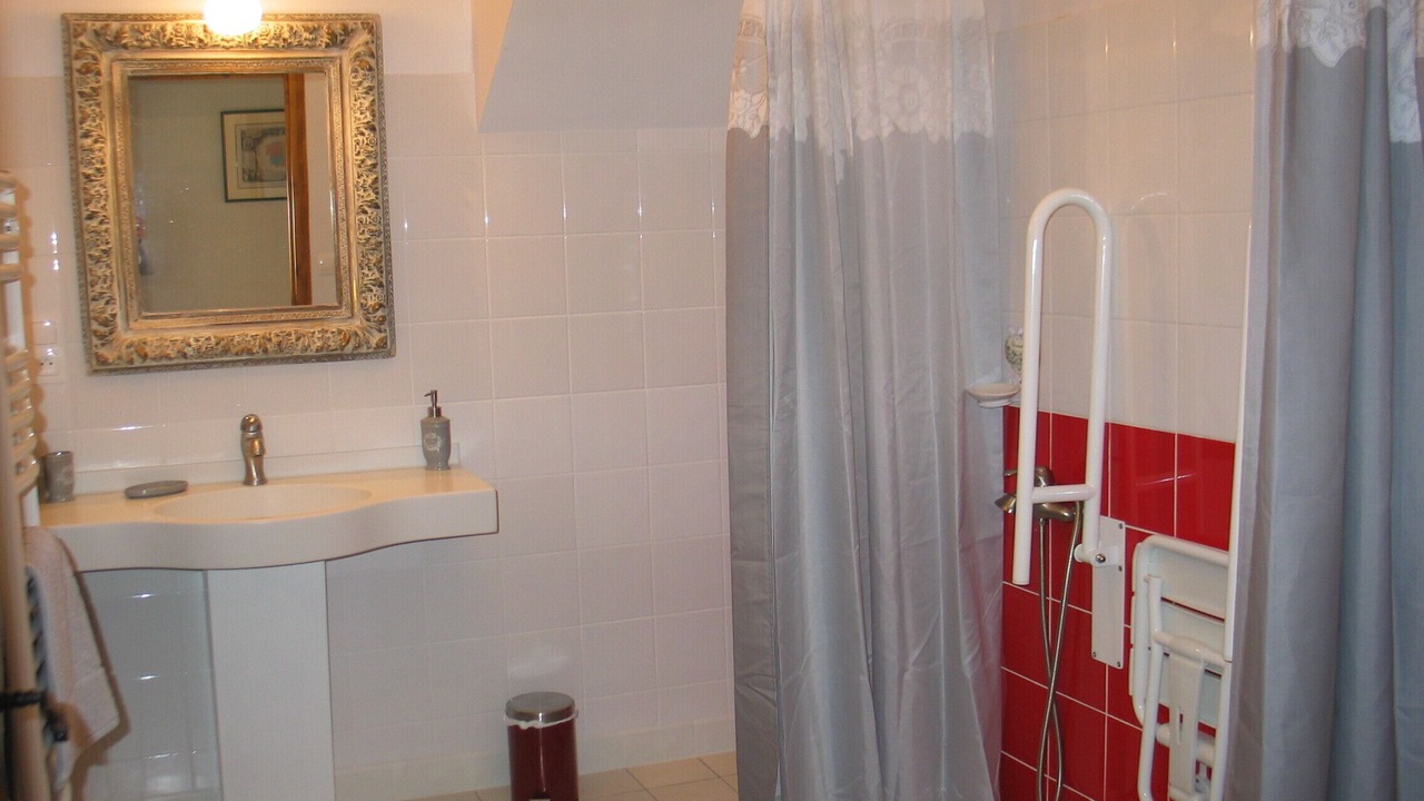 Photo of Bathroom in Dondas