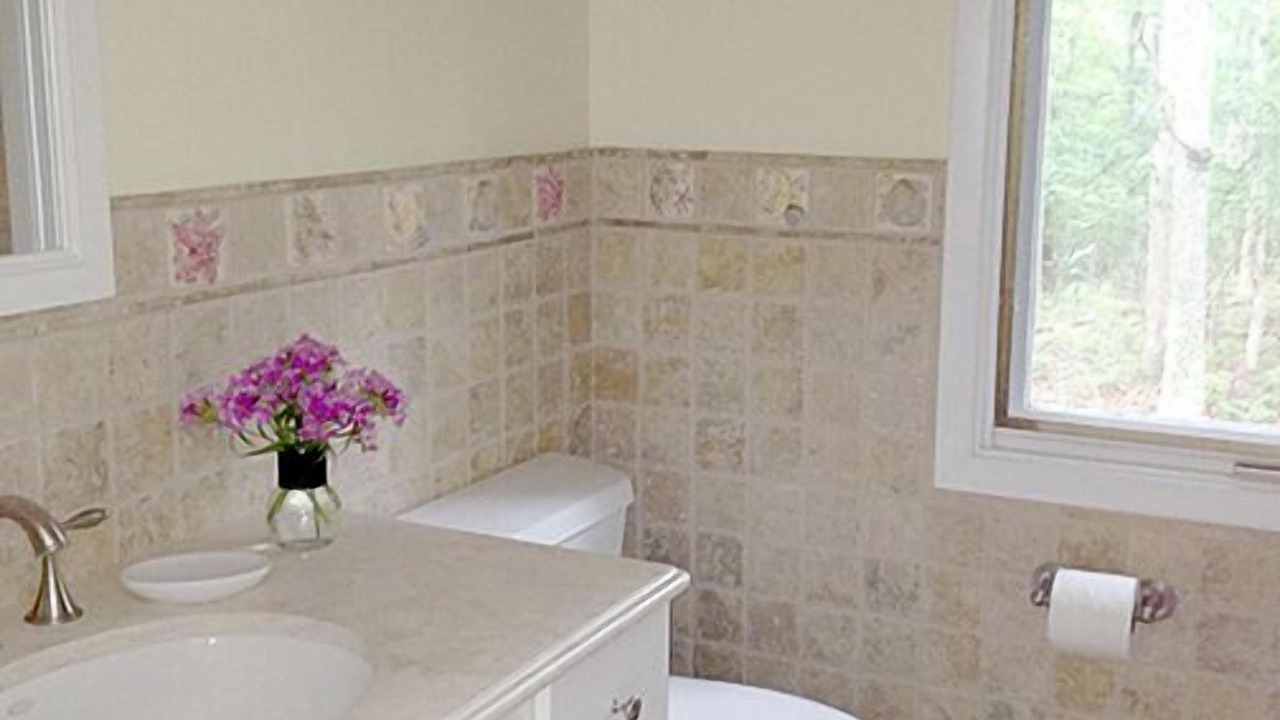 Photo of Bathroom in Amagansett North