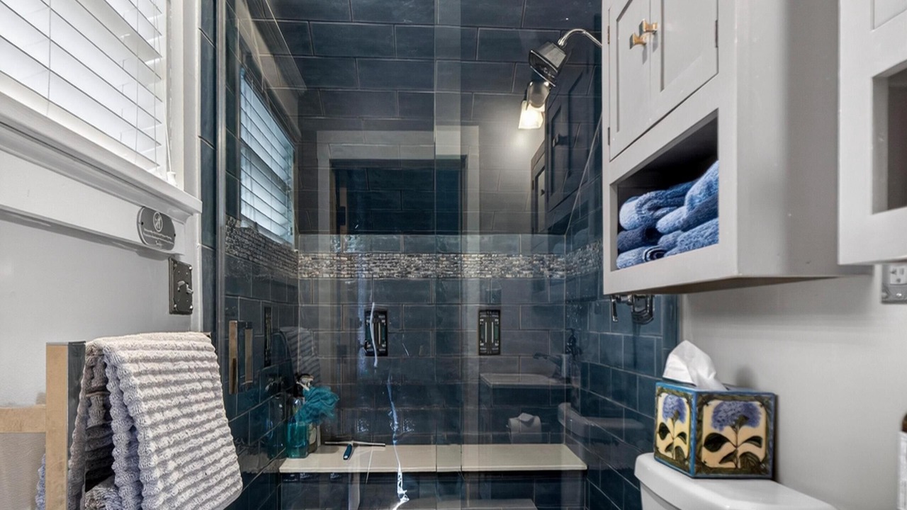Photo of Bathroom in Central Hyde Park