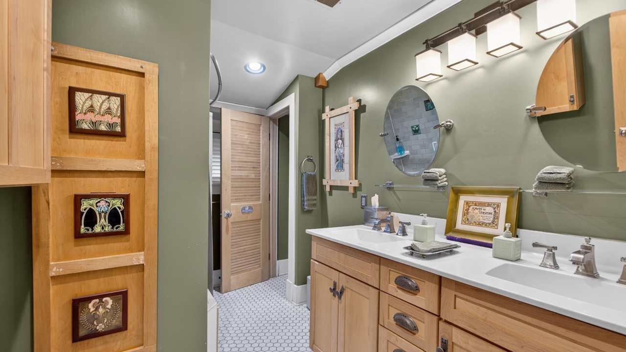 Photo of Bathroom in Central Hyde Park
