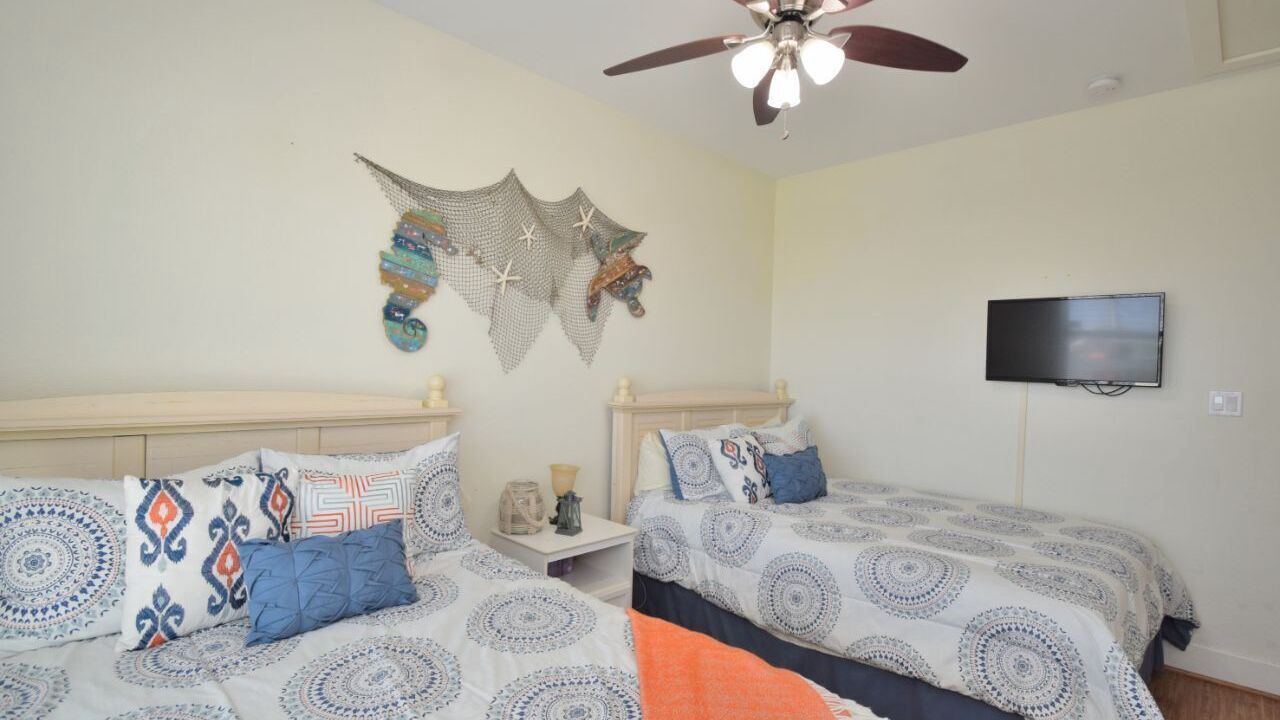 Photo of Bedroom in Crystal Beach