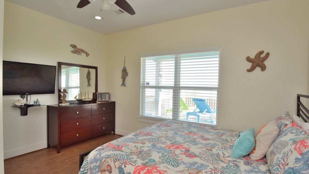 Photo of Bedroom in Crystal Beach