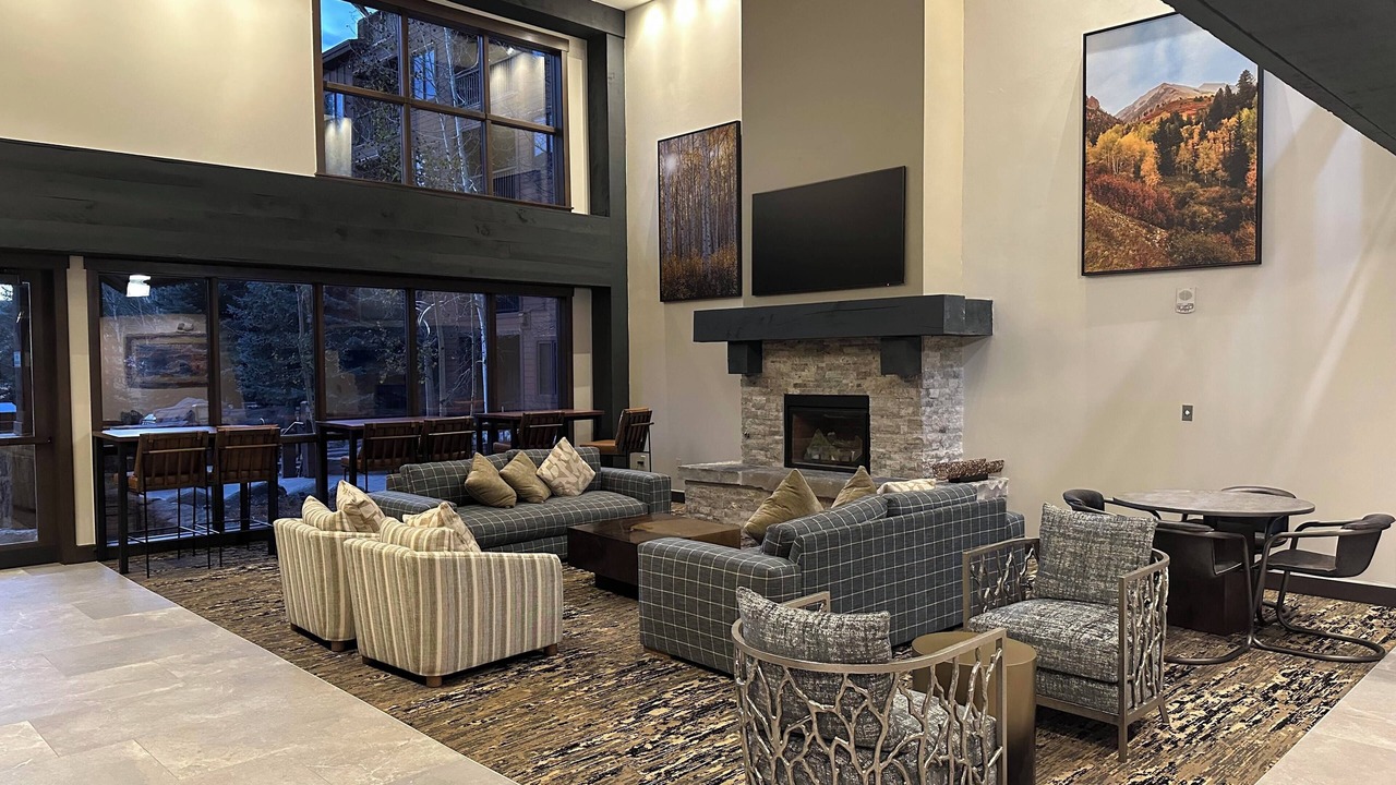 Photo of Livingroom in River Run
