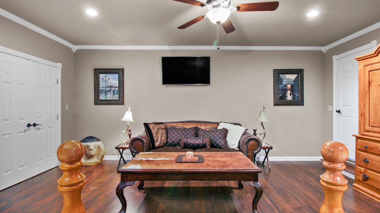 Photo of Livingroom in Flint