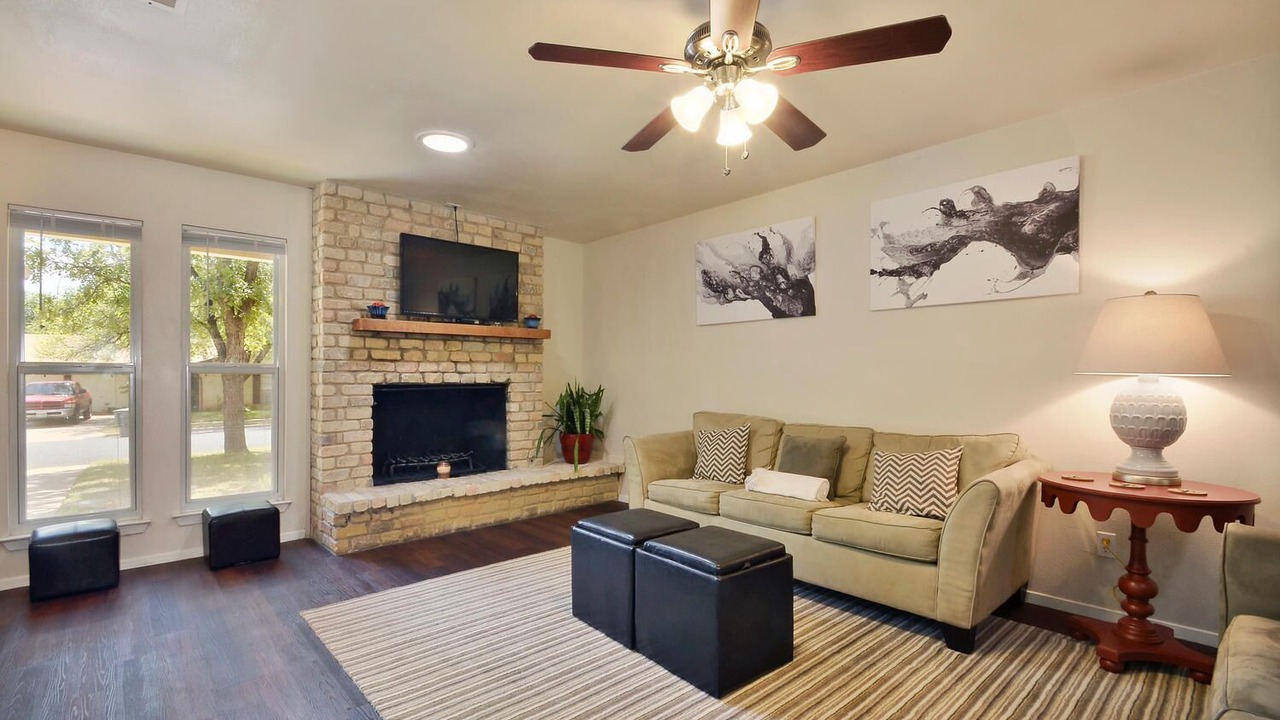 Photo of Bedroom in North Austin Civic Association
