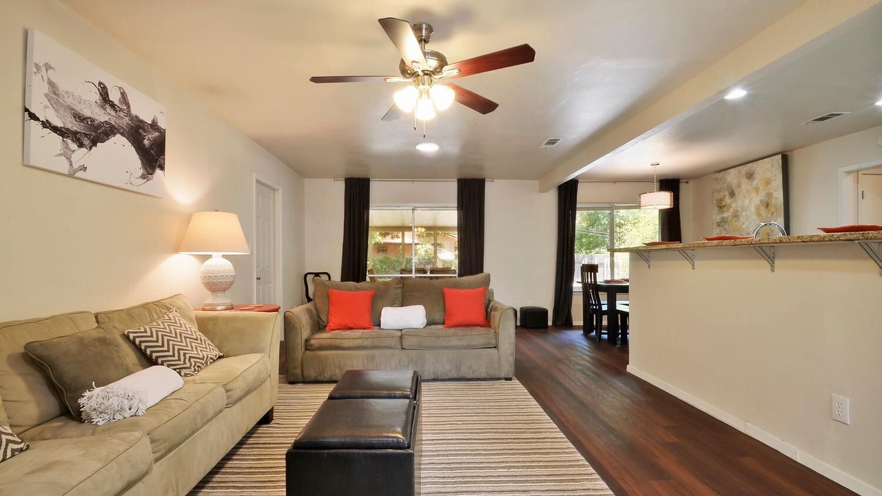 Photo of Livingroom in North Austin Civic Association