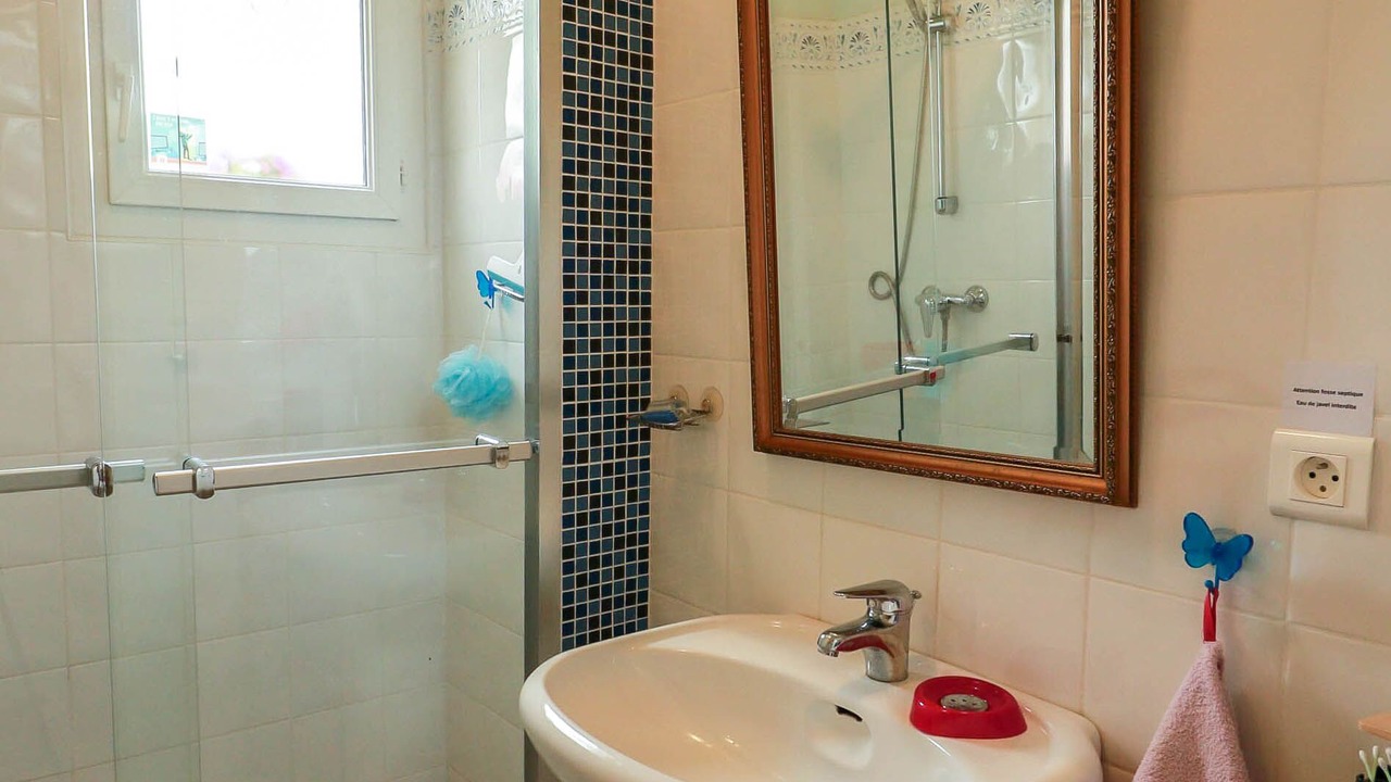 Photo of Bathroom in Calmont