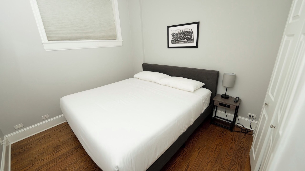 Photo of Bedroom in Lakeview