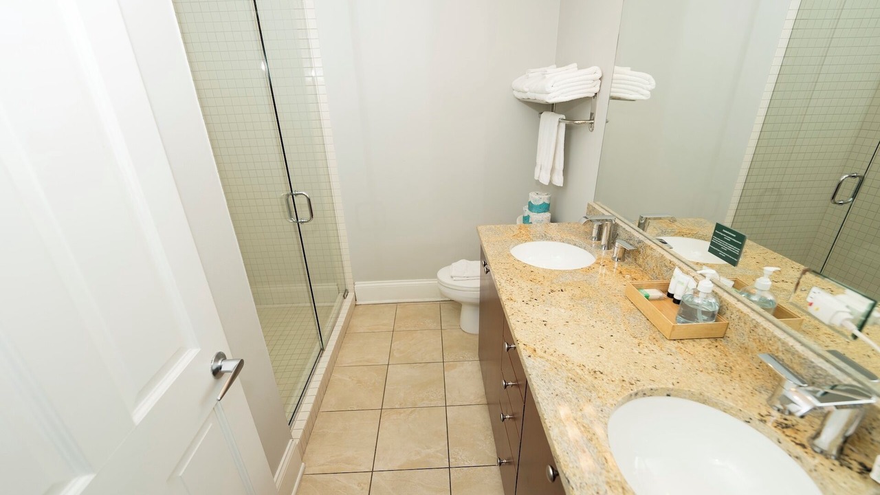 Photo of Bathroom in Lakeview