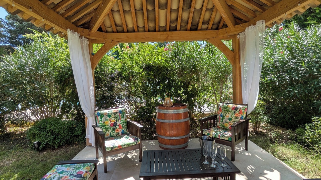 Photo of Patio Balcony in Rochefort-du-Gard