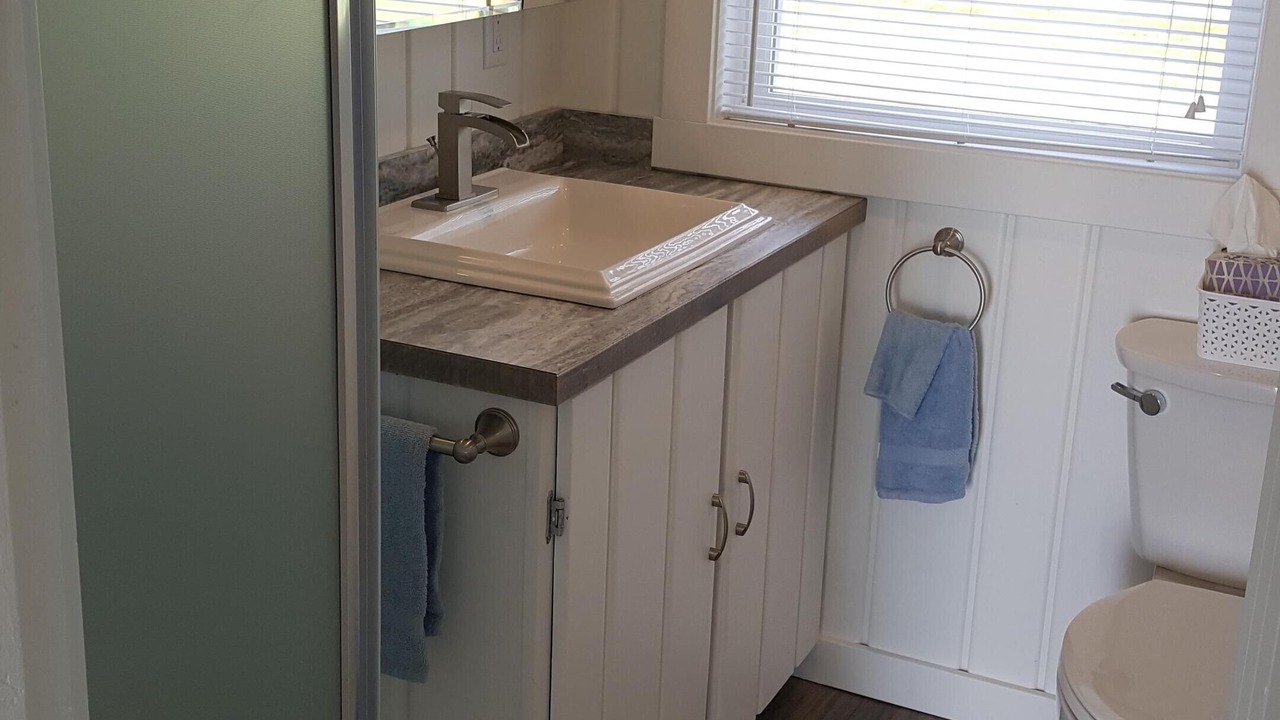 Photo of Bathroom in Maple City