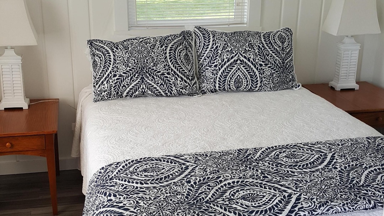 Photo of Bedroom in Maple City