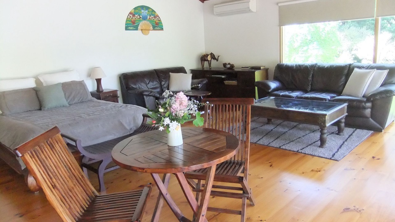 Photo of Livingroom in Red Hill South