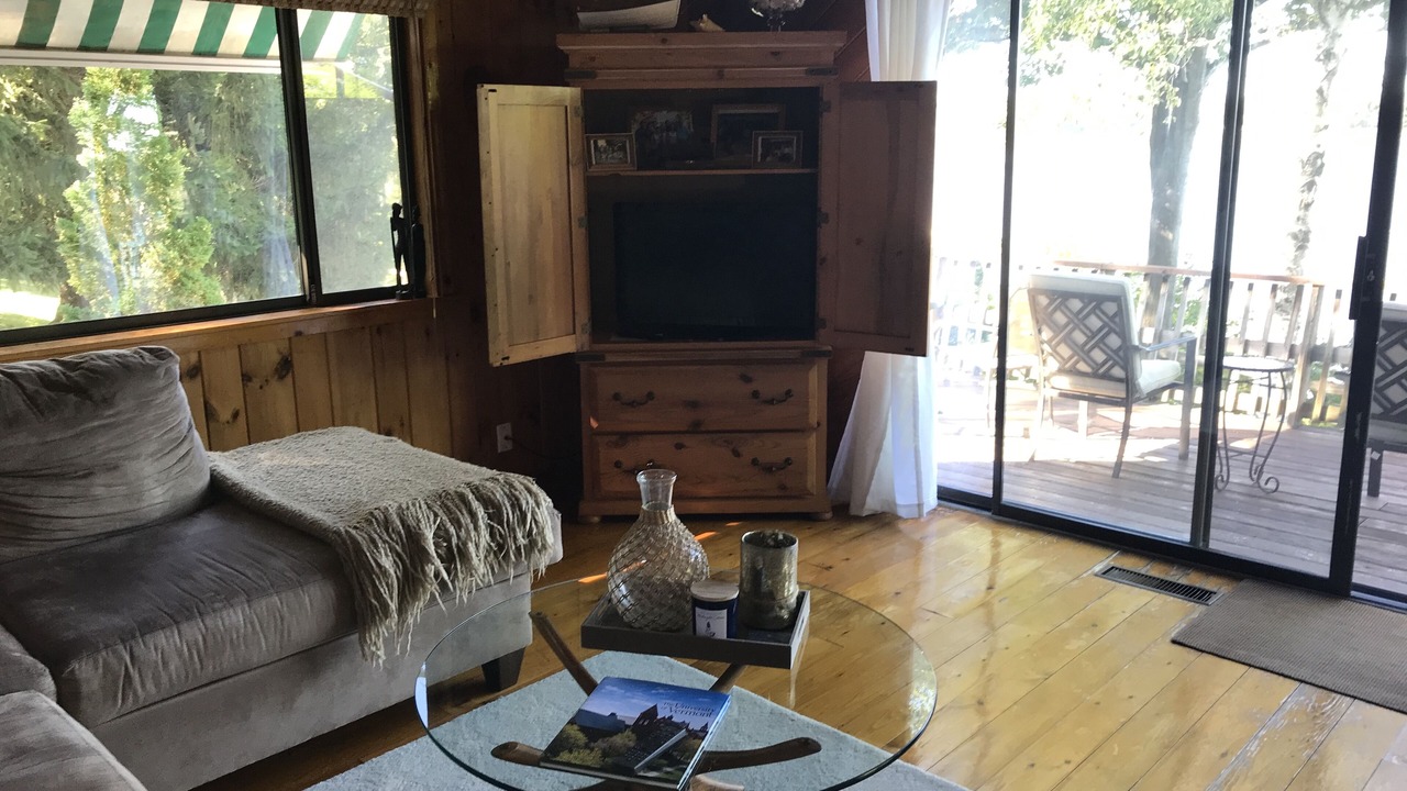 Photo of Livingroom in Malletts Bay