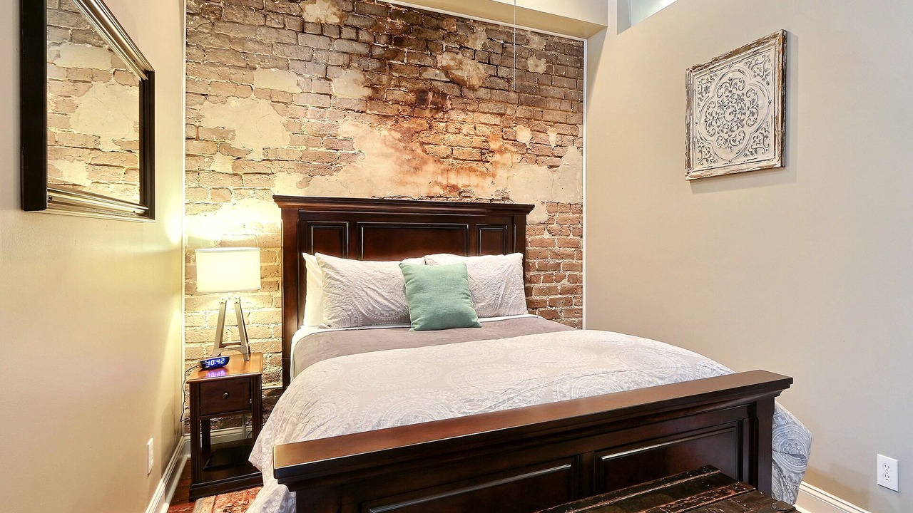 Photo of Bedroom in Historic District - North