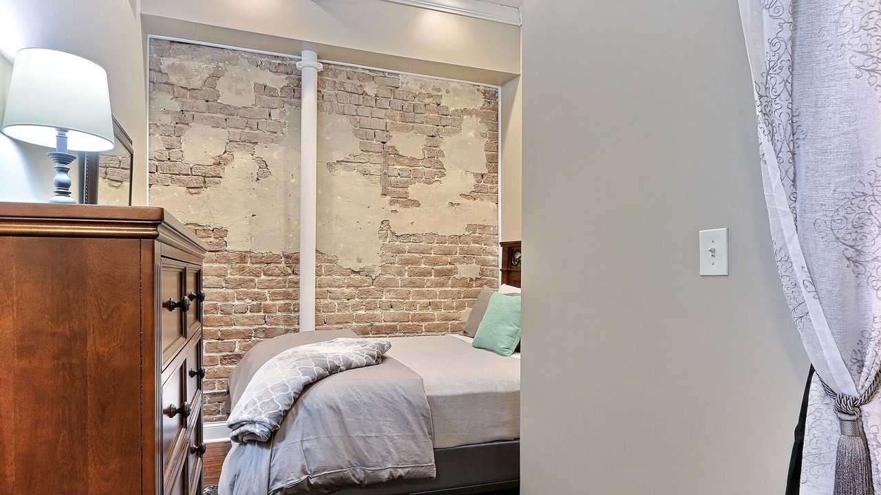 Photo of Bedroom in Historic District - North