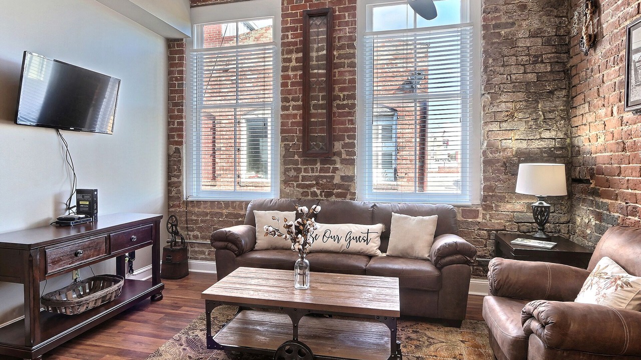 Photo of Livingroom in Historic District - North