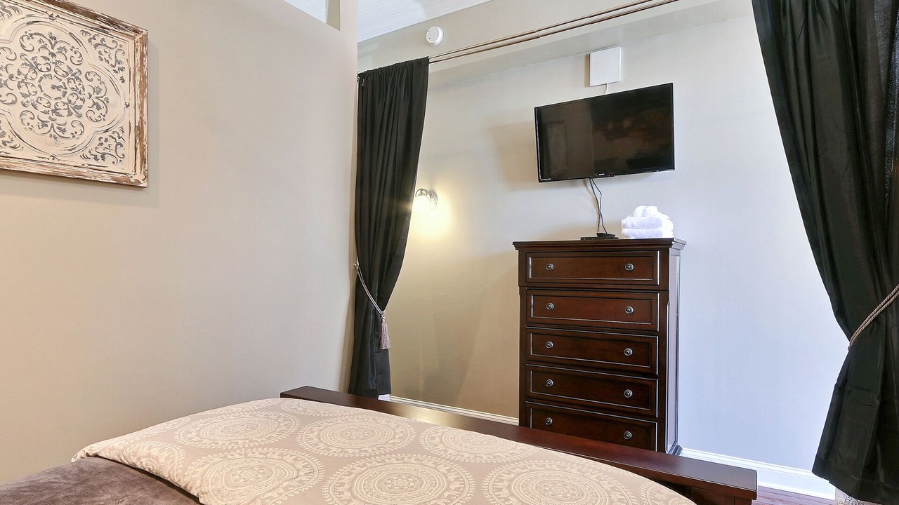 Photo of Bedroom in Historic District - North