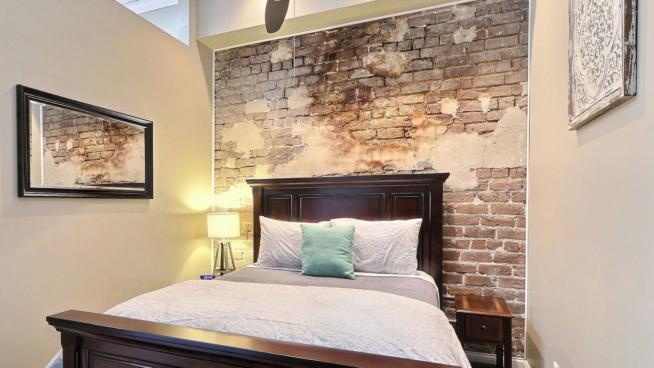 Photo of Bedroom in Historic District - North