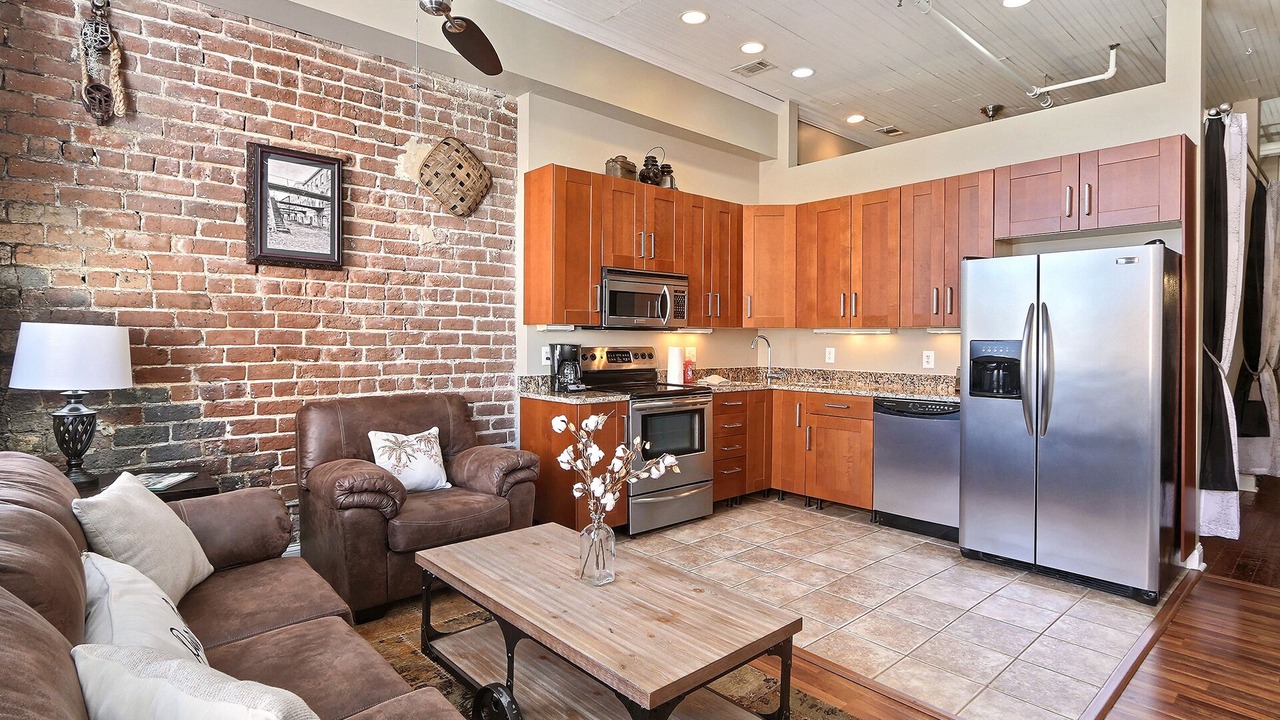 Photo of Livingroom in Historic District - North