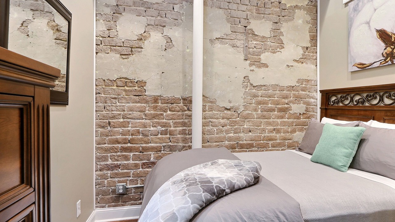 Photo of Bedroom in Historic District - North