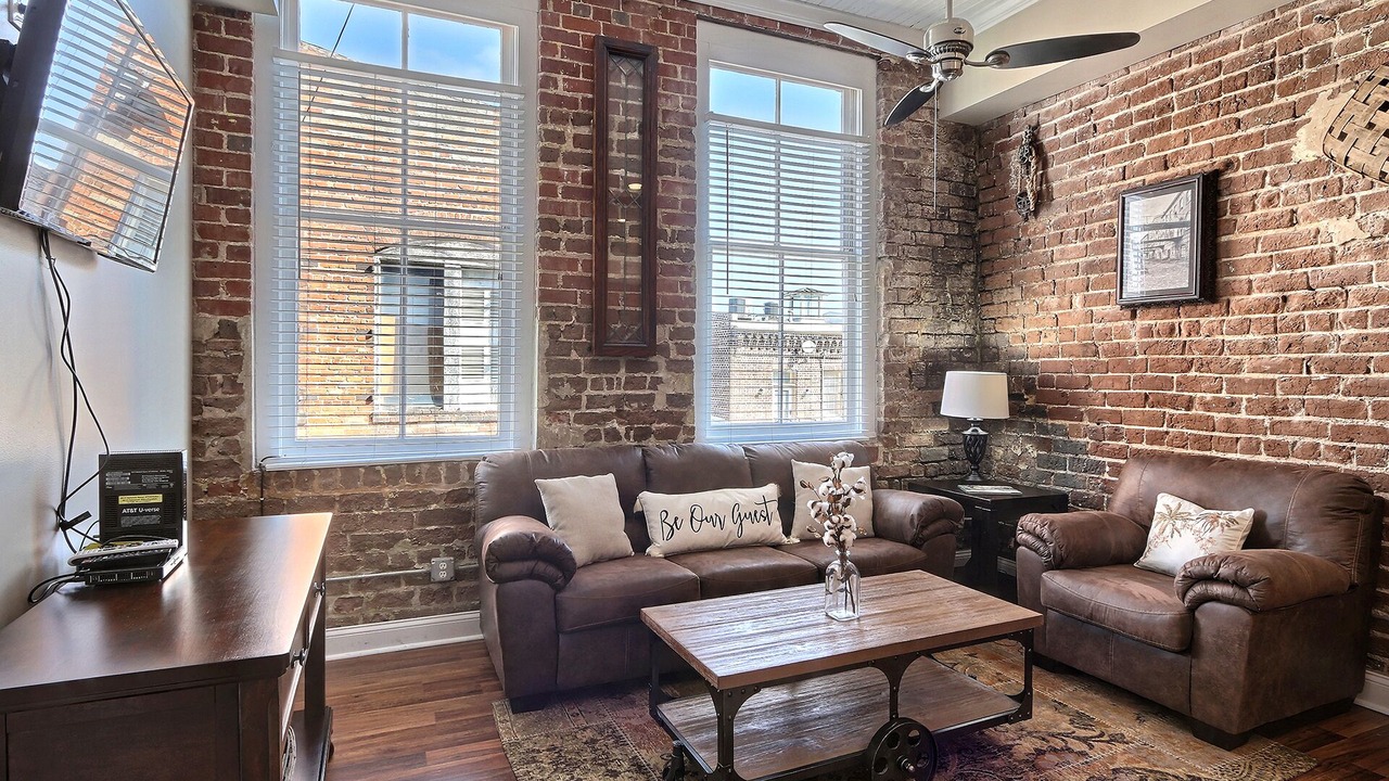 Photo of Livingroom in Historic District - North