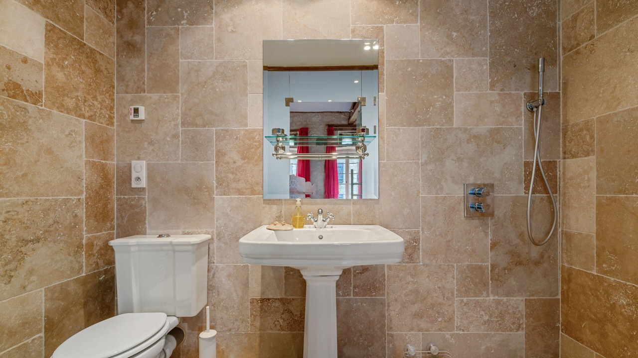 Photo of Bathroom in Lauzerte