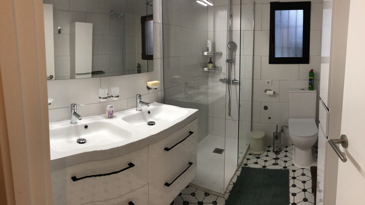 Photo of Bathroom in Benimeit