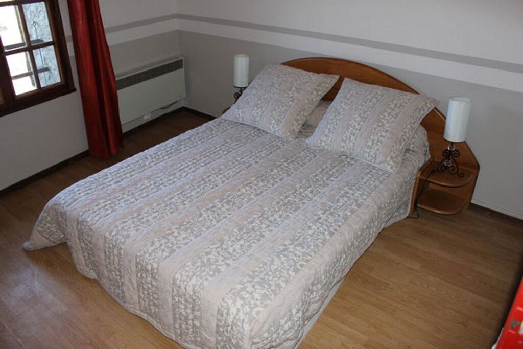 Photo of Bedroom in Planes
