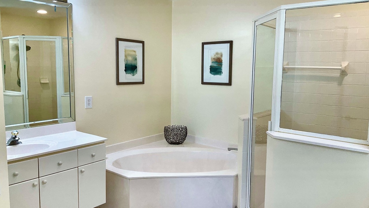 Photo of Bathroom in Pineapple Park - Ibis