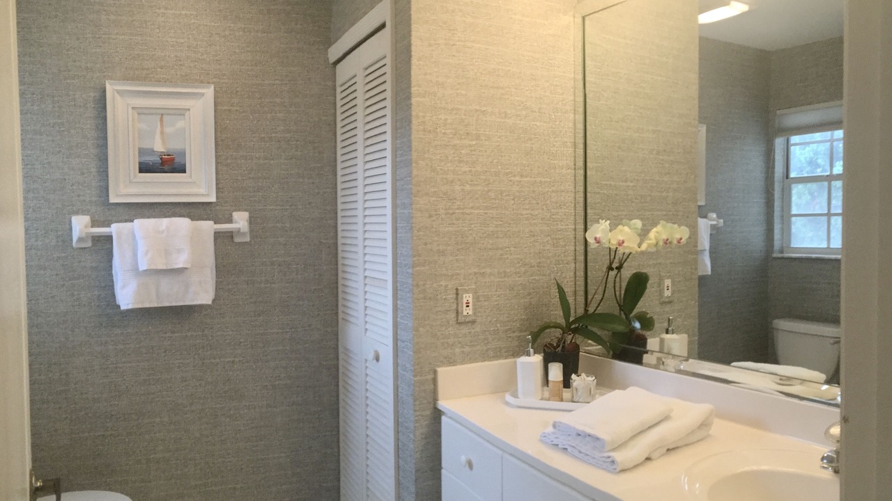 Photo of Bathroom in Pineapple Park - Ibis