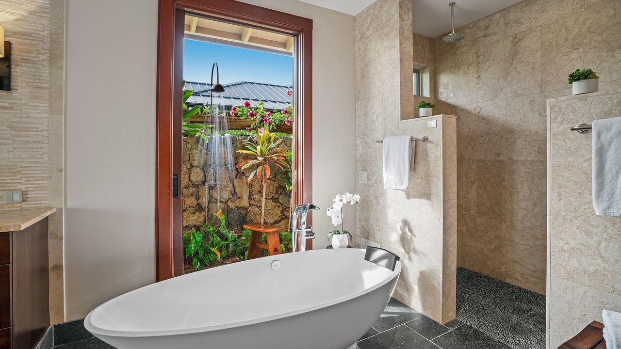 Photo of Bathroom in Poipu