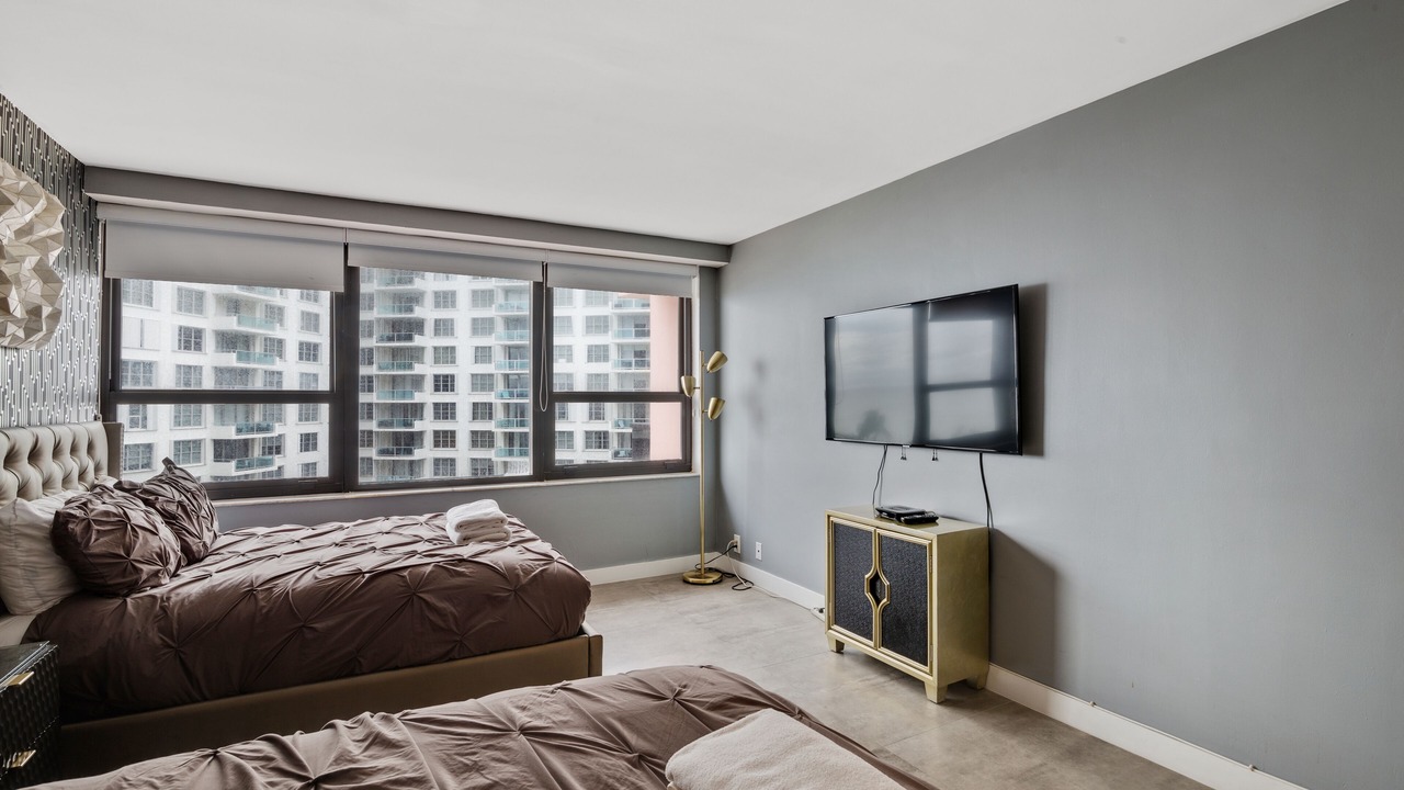 Photo of Others in Mid Beach