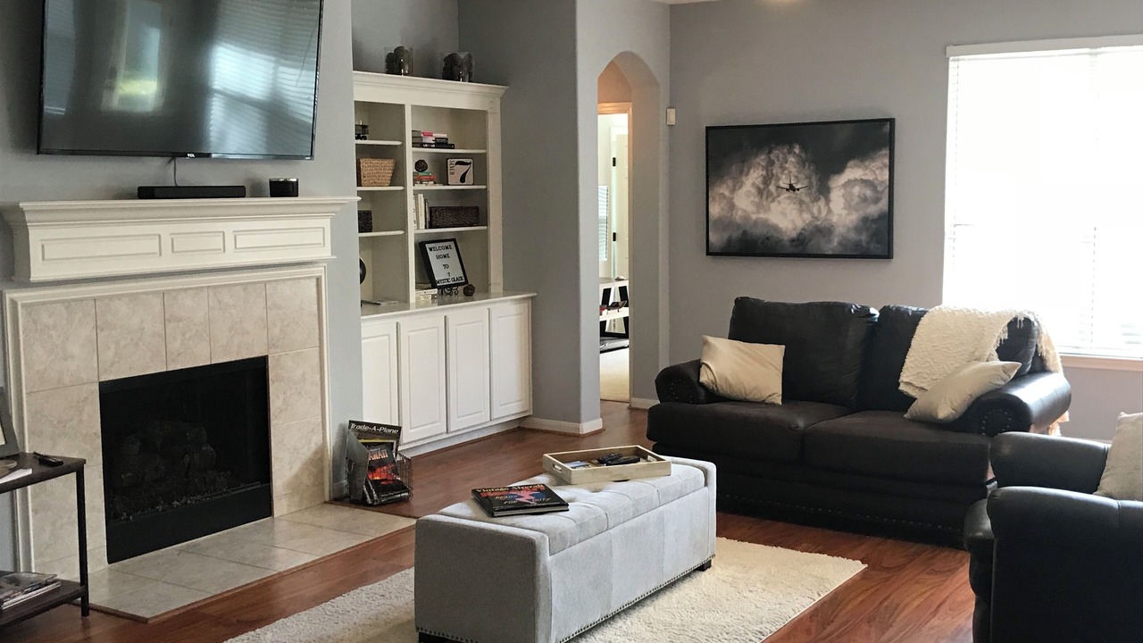 Photo of Livingroom in Alden Bridge