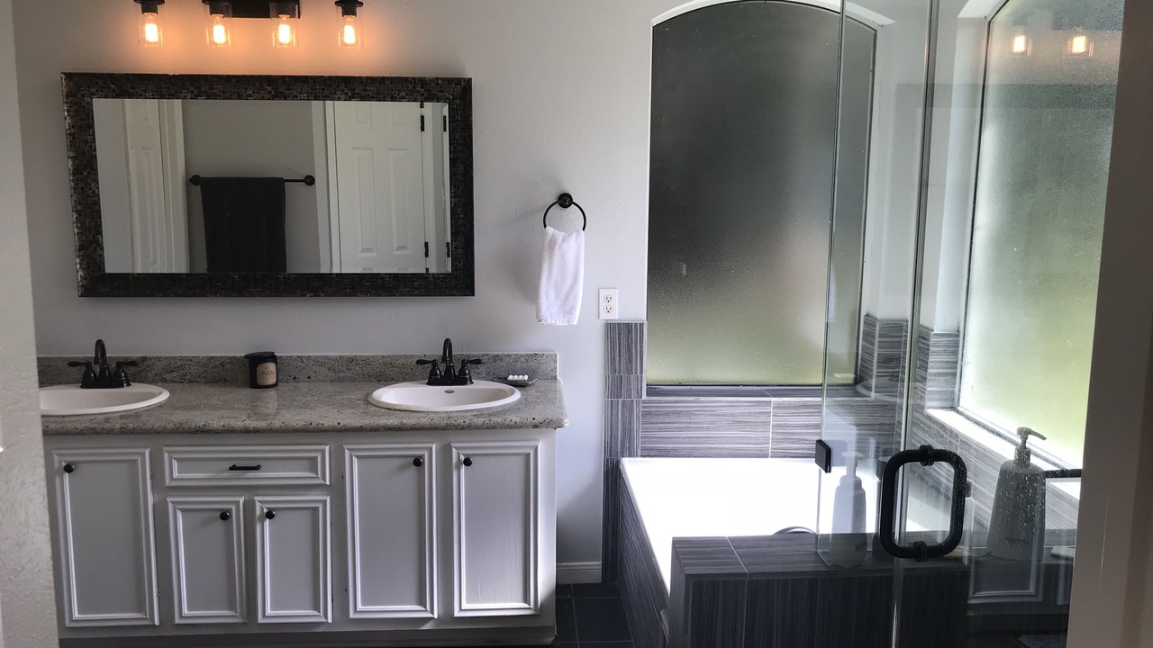 Photo of Bathroom in Alden Bridge