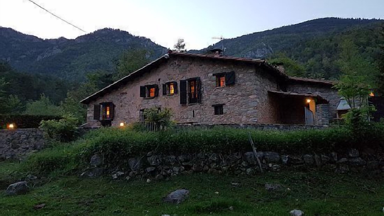 Photo of Outdoor in Gombren