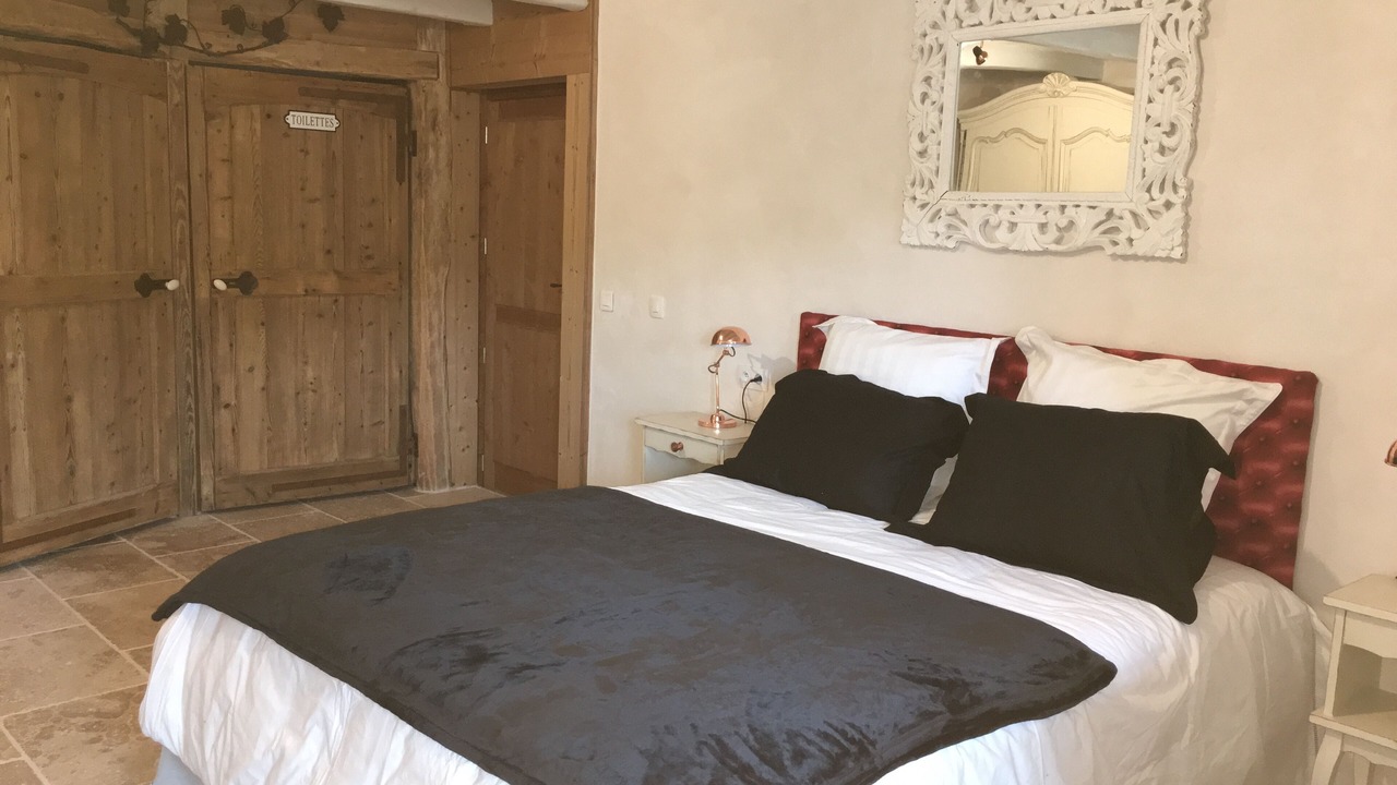 Photo of Bedroom in Yenne