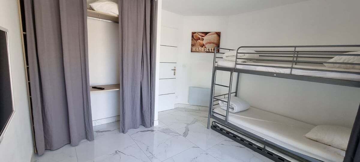 Photo of Bedroom in Plaissan