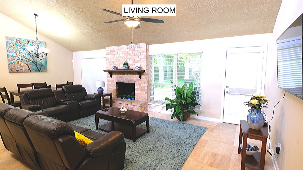 Photo of Livingroom in Pecan Grove
