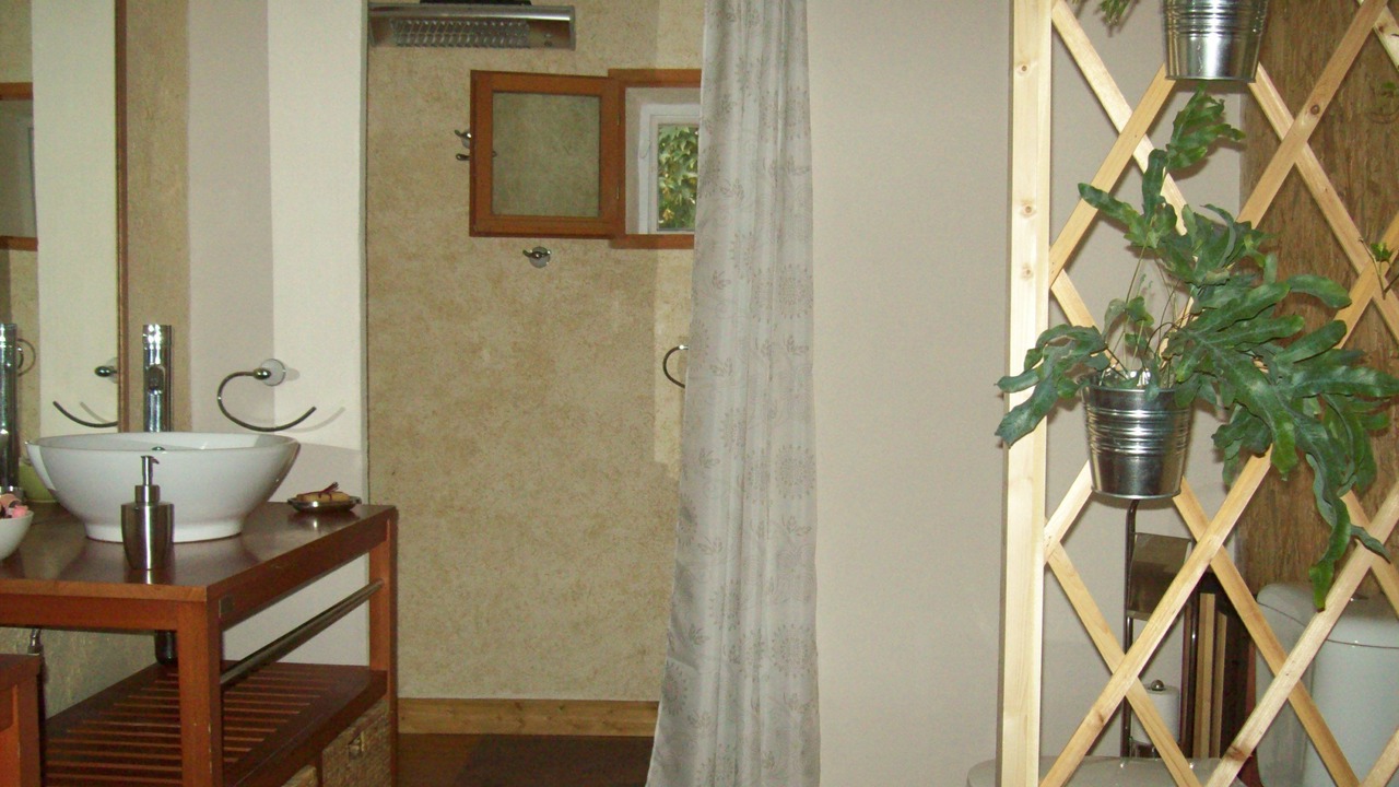 Photo of Bathroom in Landos