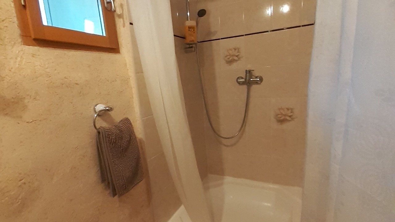 Photo of Bathroom in Landos