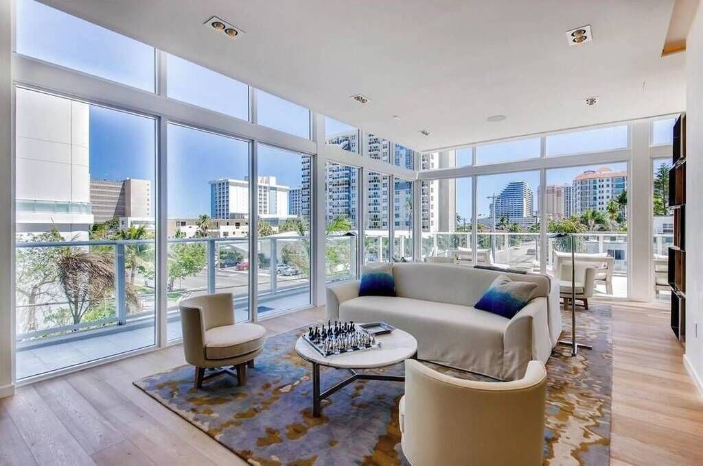 Photo of Livingroom in Central Beach