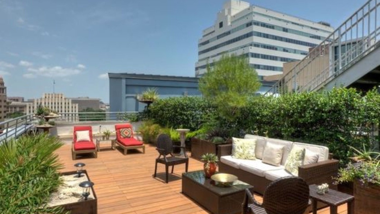 Photo of Patio Balcony in Financial District